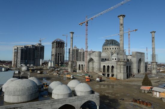 Building one of the world's largest mosques in Chechnya