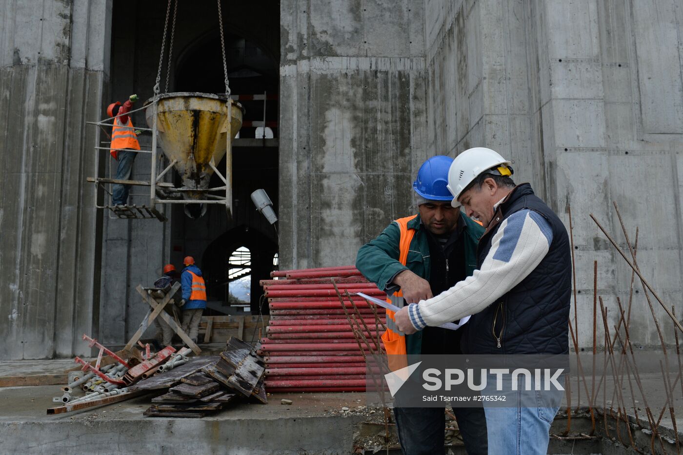 Building one of the world's largest mosques in Chechnya