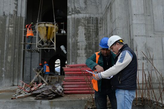 Building one of the world's largest mosques in Chechnya