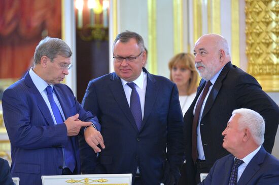 Russian President Vladimir Putin meets with Indian Prime Minister Narendra Modi