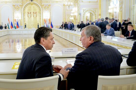 Russian President Vladimir Putin meets with Indian Prime Minister Narendra Modi