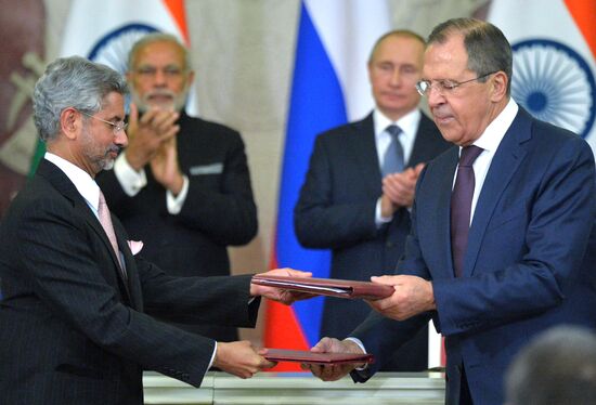 Russian President Vladimir Putin meets with Indian Prime Minister Narendra Modi