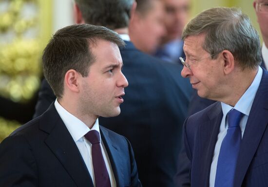 Russian President Vladimir Putin meets with Indian Prime Minister Narendra Modi