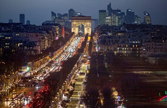 Paris decorated for the New Year's