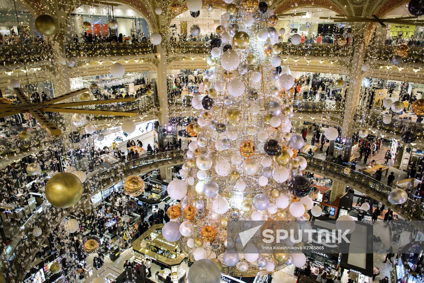 Paris decorated for the New Year's