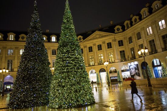 Paris decorated for the New Year's