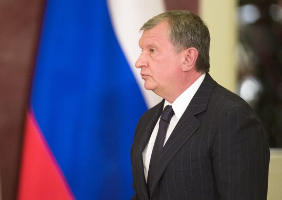 Russian President Vladimir Putin meets with Indian Prime Minister Narendra Modi