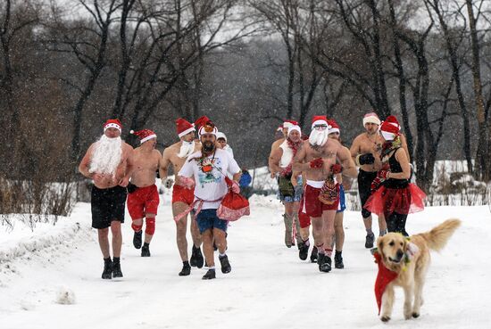 Winter swimmers' New Year run in Novosibirsk