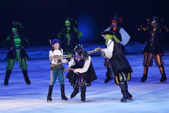 Sindbad and Princess Anne ice show premiered