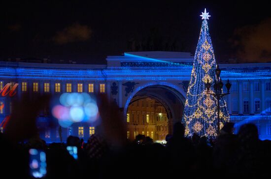 Father Frost arrives in St. Petersburg from Veliky Ustyug