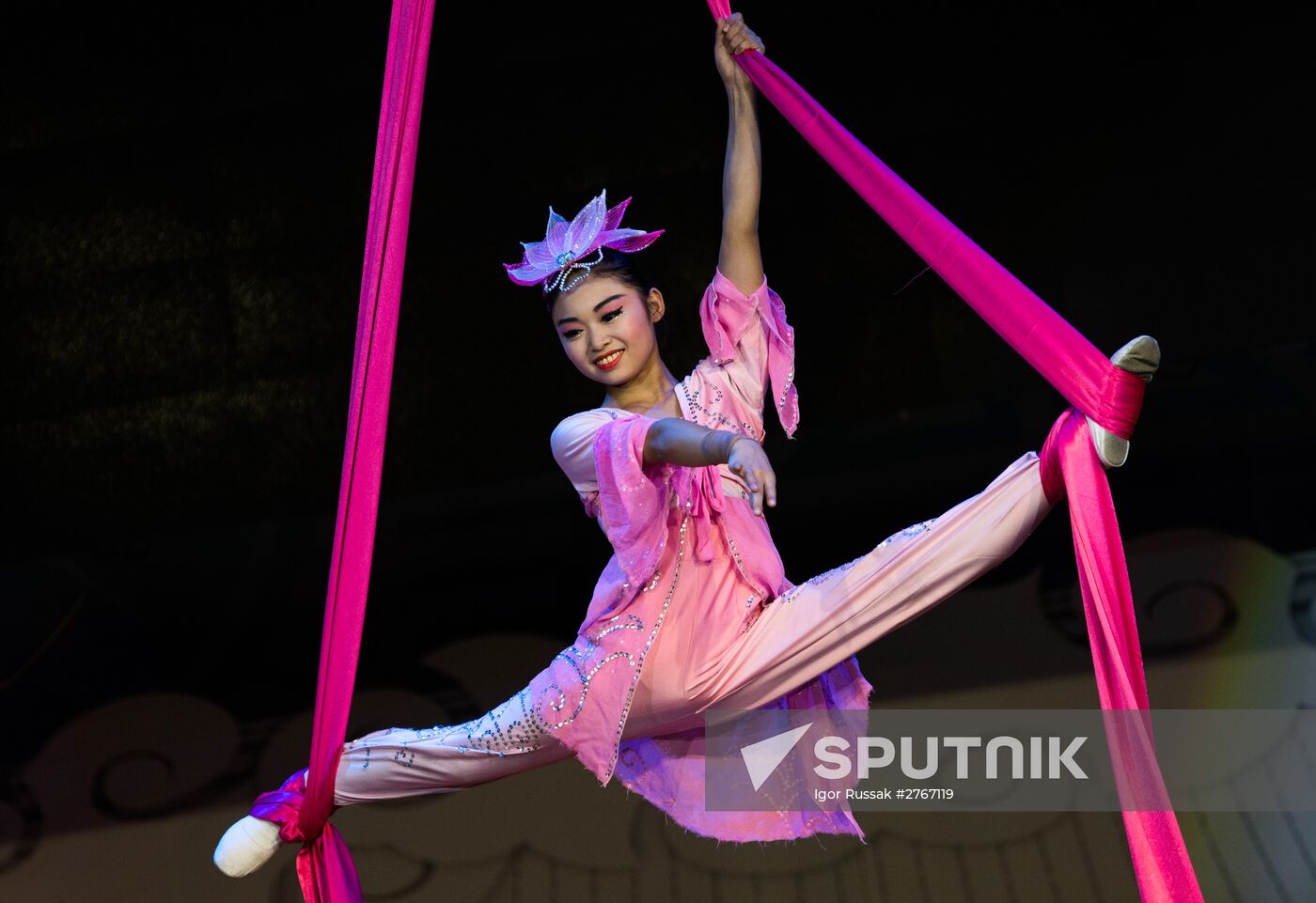 China Circus performs in St. Petersburg