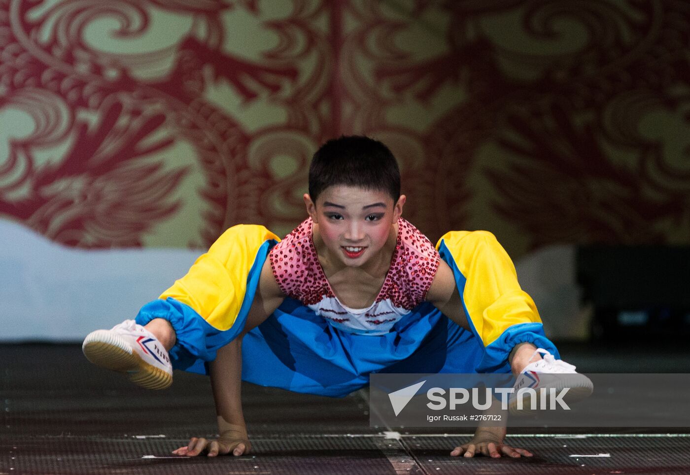 China Circus performs in St. Petersburg