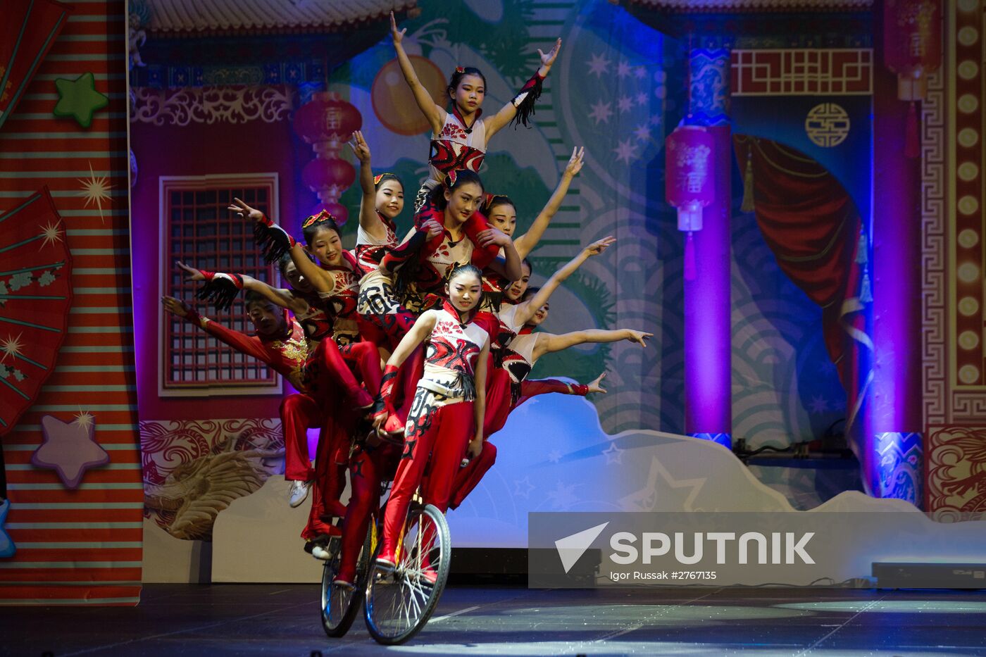 China Circus performs in St. Petersburg