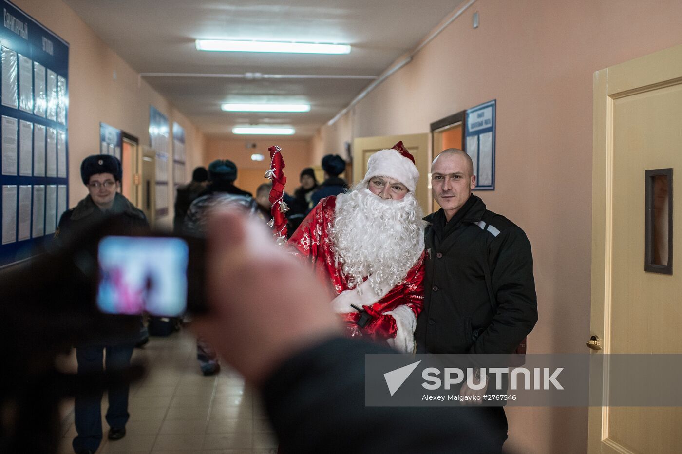 Grandfather Frost visits correctional facility in Omsk