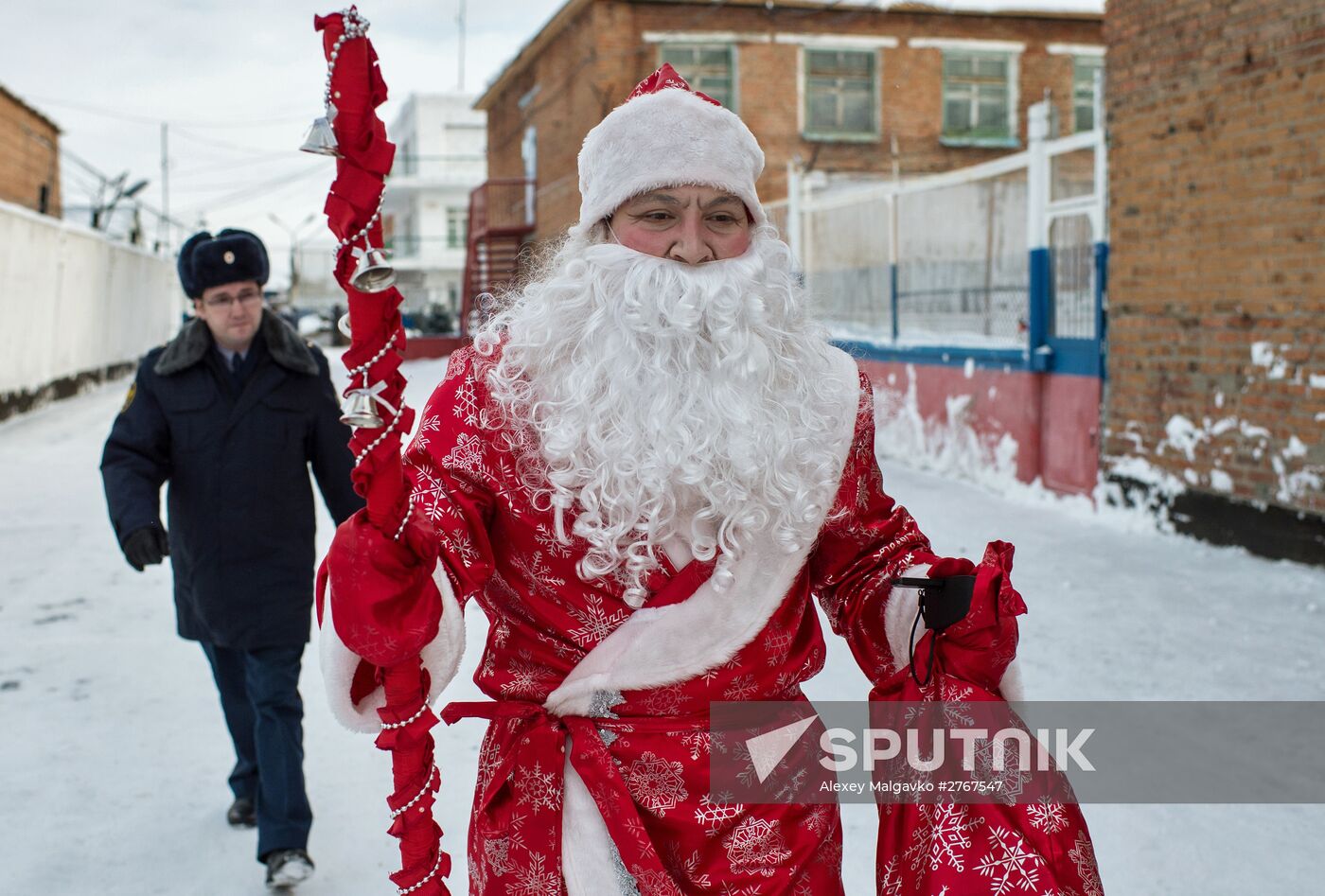 Grandfather Frost visits correctional facility in Omsk