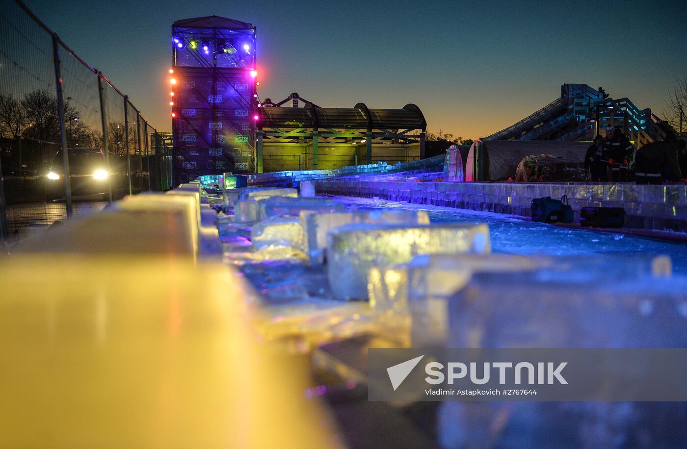 Assembling ice township in Museon Park of Arts