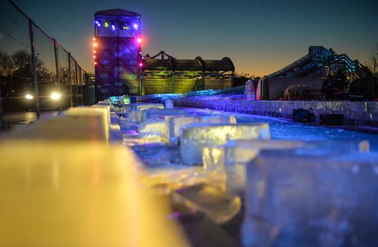 Assembling ice township in Museon Park of Arts