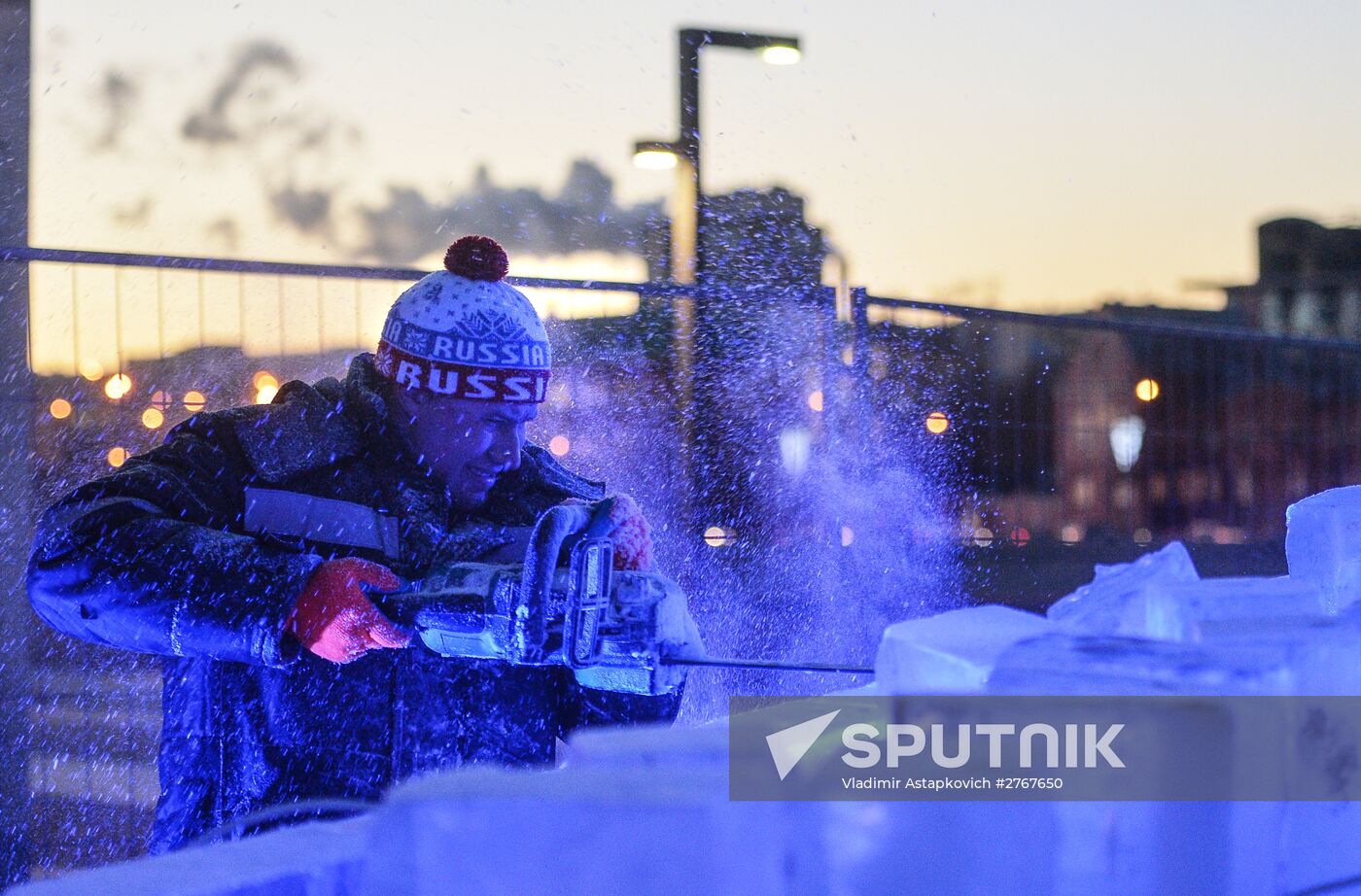 Assembling ice township in Museon Park of Arts