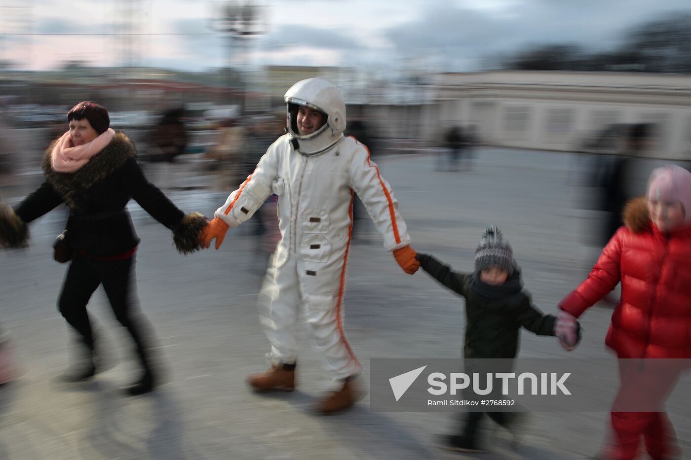 Space Father Frost welcomed at Moscow's Gorky Park