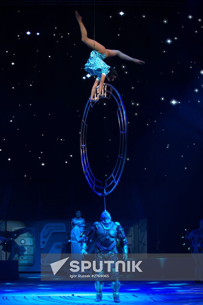 'UFO. A Circus from Another Planet' show performed in St. Petersburg