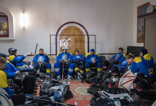 Hockey match in Omsk prison