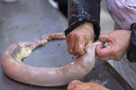 Cooking Kyrgyz national dish, Chuchuk
