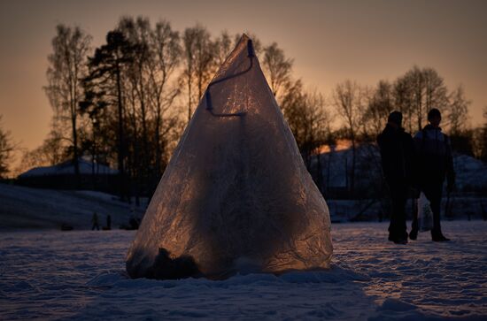 Ice fishing in St. Petersburg