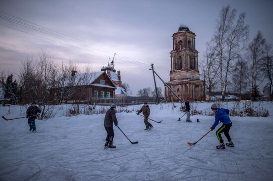 Children play ice hockey in Shirinye, Yaroslavl Region