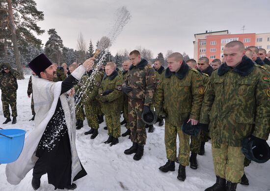 Belarusian soldiers celebrate Christmas