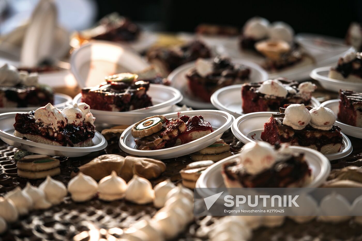 Cake weighing more than 100kg cooked for Christmas