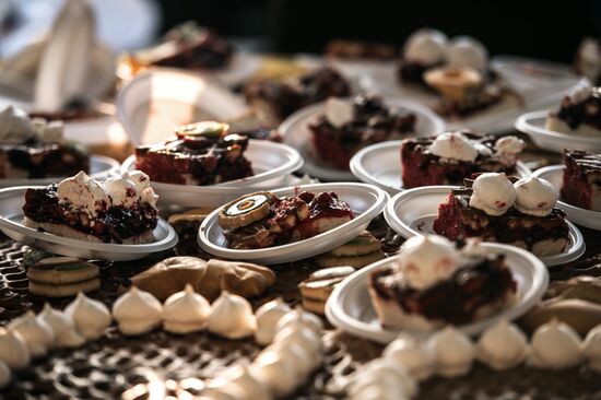 Cake weighing more than 100kg cooked for Christmas
