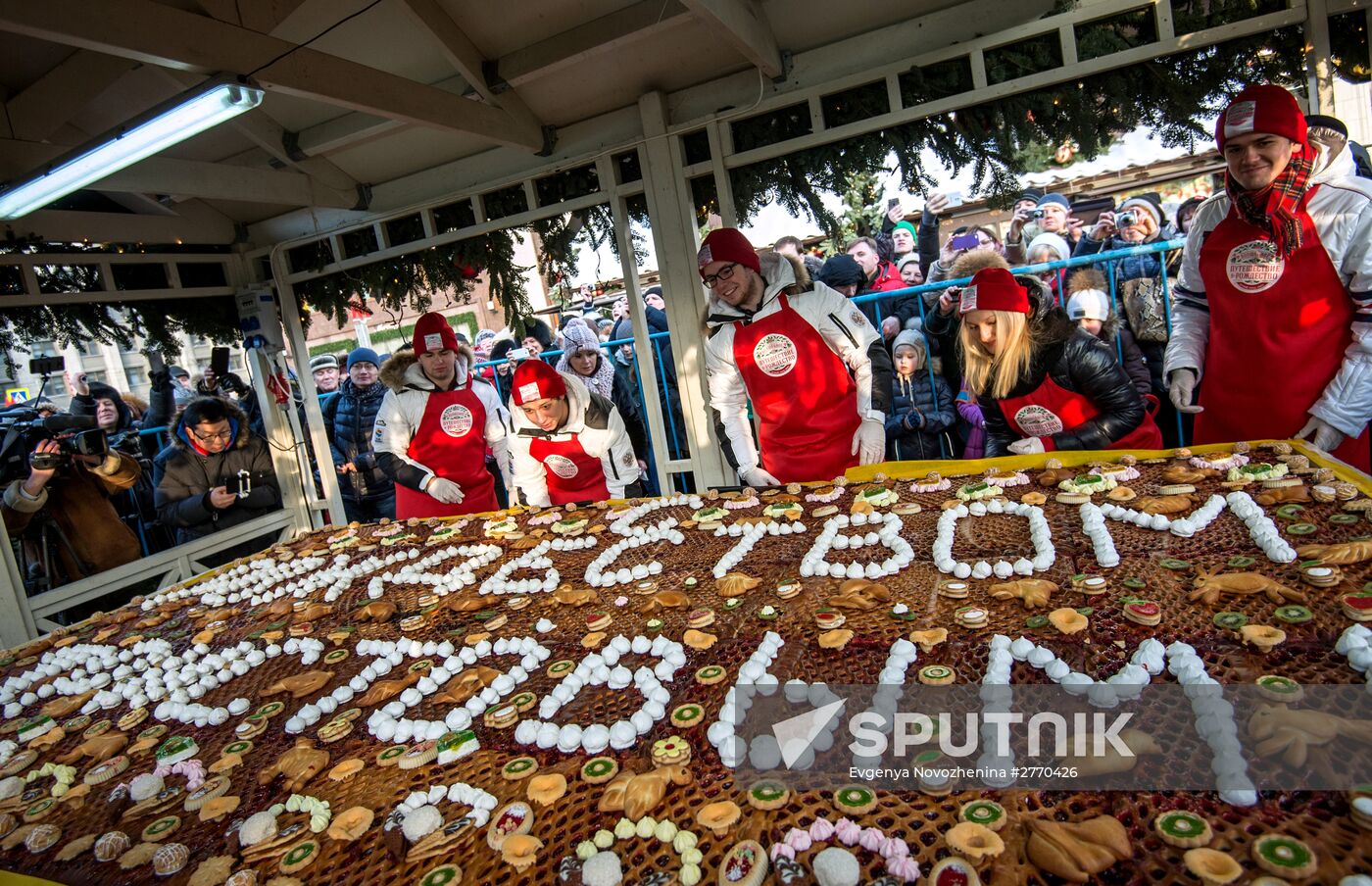 Cake weighing more than 100kg cooked for Christmas