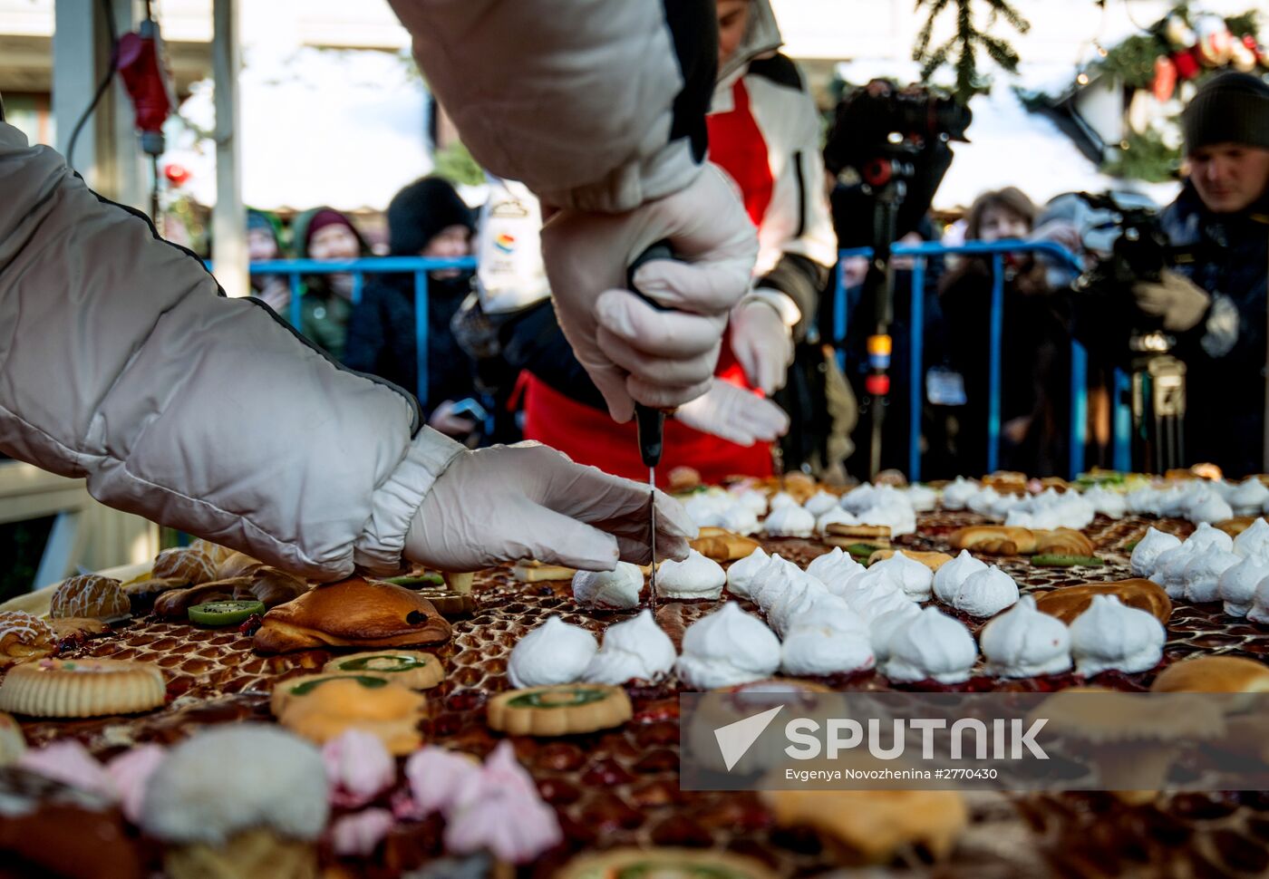 Cake weighing more than 100kg cooked for Christmas