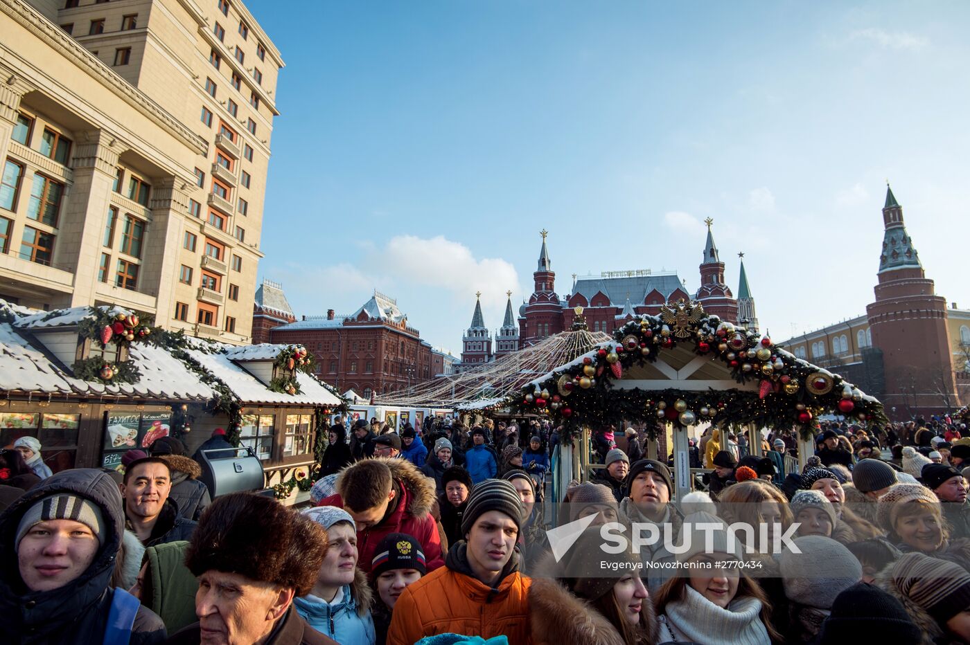 Cake weighing more than 100kg cooked for Christmas