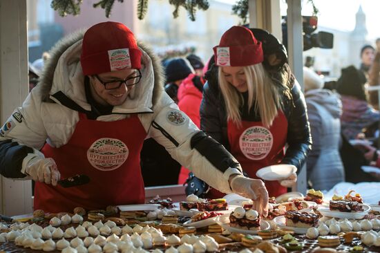 Cake weighing more than 100kg cooked for Christmas