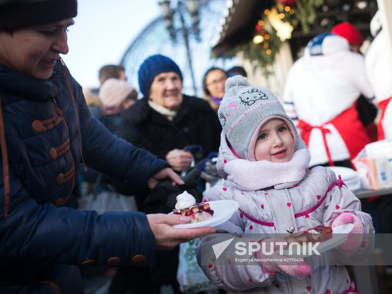 Cake weighing more than 100kg cooked for Christmas
