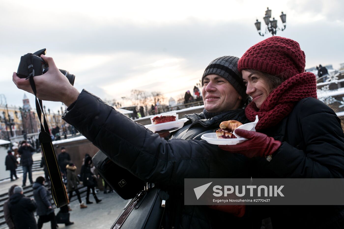 Cake weighing more than 100kg cooked for Christmas