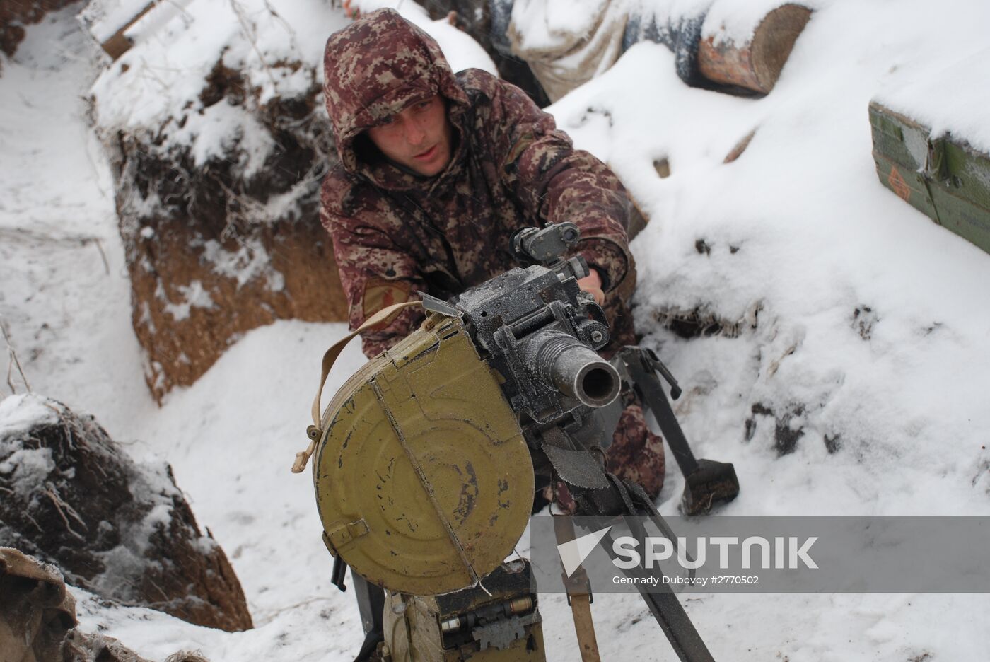 DPR militiamen on demarcation line