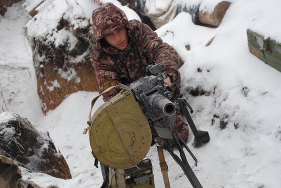 DPR militiamen on demarcation line