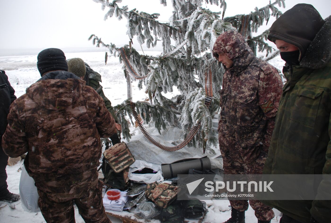 DPR militiamen on demarcation line