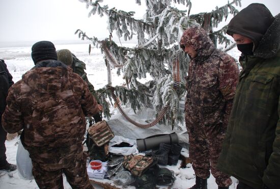 DPR militiamen on demarcation line