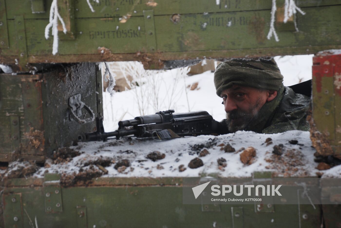 DPR militiamen on demarcation line