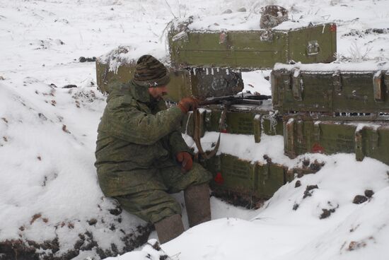 DPR militiamen on demarcation line