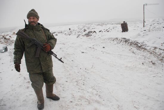 DPR militiamen on demarcation line