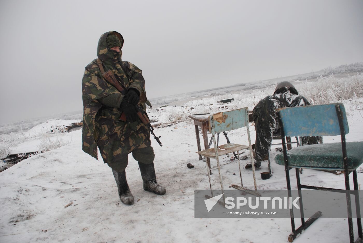 DPR militiamen on demarcation line