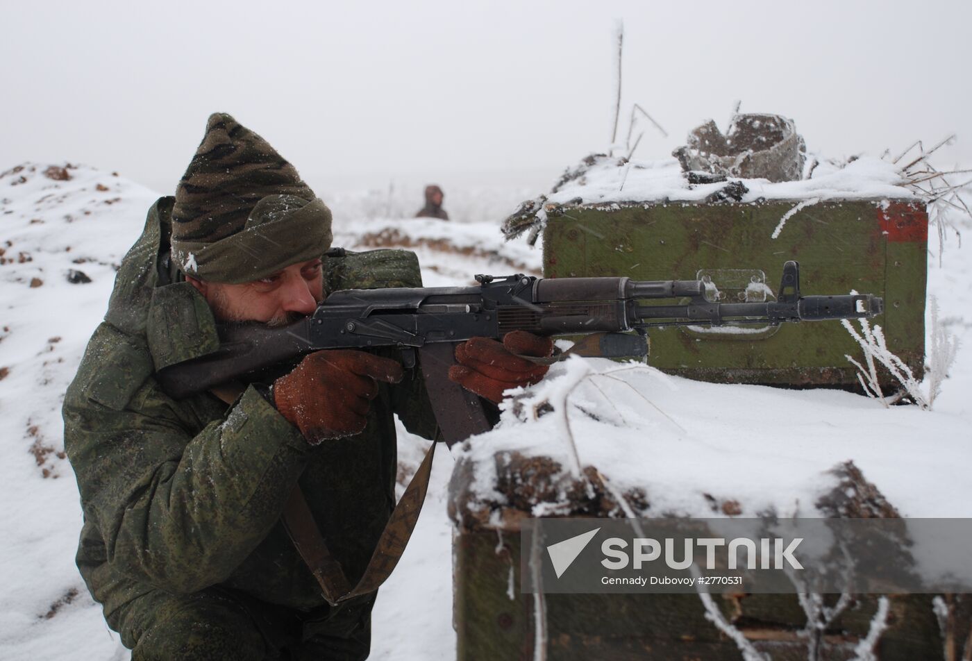 DPR militiamen on demarcation line