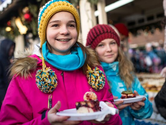 Cake weighing more than 100kg cooked for Christmas