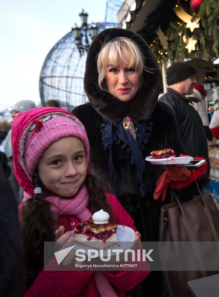 Cake weighing more than 100kg cooked for Christmas
