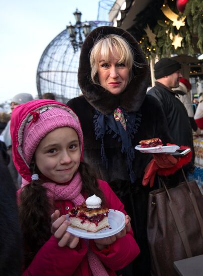 Cake weighing more than 100kg cooked for Christmas