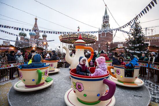 Cake weighing more than 100kg cooked for Christmas